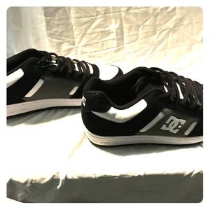 Men’s DC skate shoes